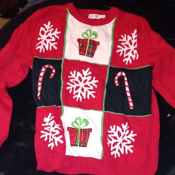 Christmas sweater - Picture 1 of 2